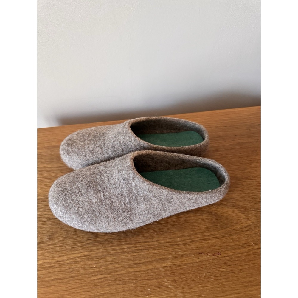 Kyrgies Wool Felt Slippers Casual Oatmeal Size 44EU (11-11.5 US)